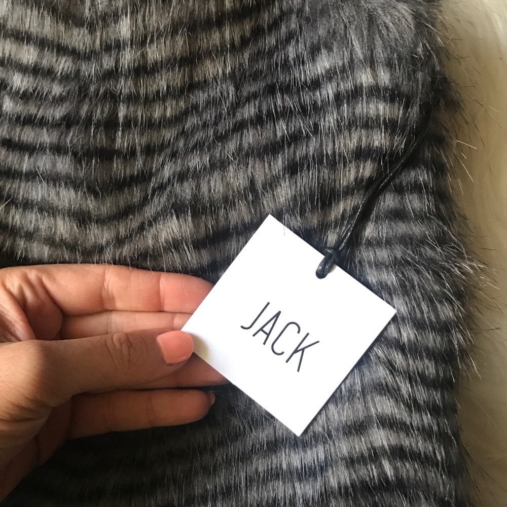 ITEM IS SOLD - NWT BB Dakota fur vest - Picture 6 of 8